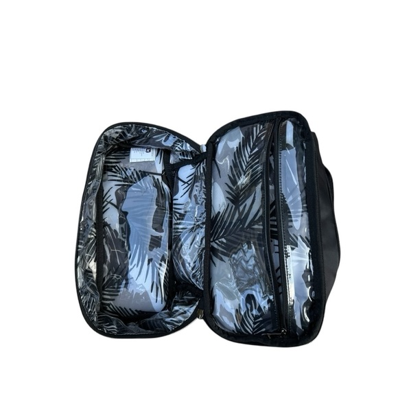 Lug Black Quilted Men's or Women’s Toiletry Bag NWT. Great for traveling. - Picture 6 of 11